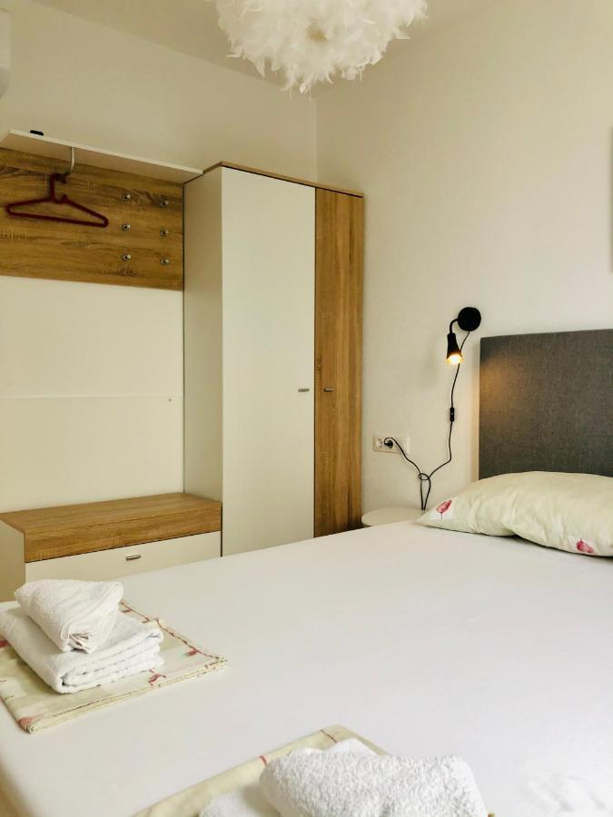Villa Dani Sea & Pool Apartments โตรกีร์ ภายนอก รูปภาพ