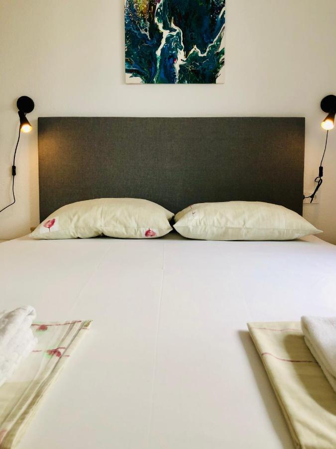 Villa Dani Sea & Pool Apartments โตรกีร์ ภายนอก รูปภาพ
