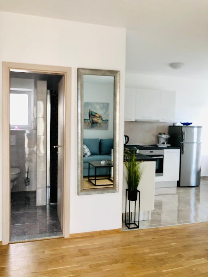 Villa Dani Sea & Pool Apartments โตรกีร์ ภายนอก รูปภาพ