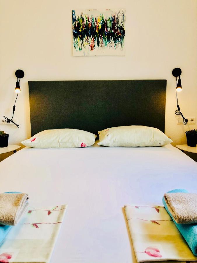 Villa Dani Sea & Pool Apartments โตรกีร์ ภายนอก รูปภาพ