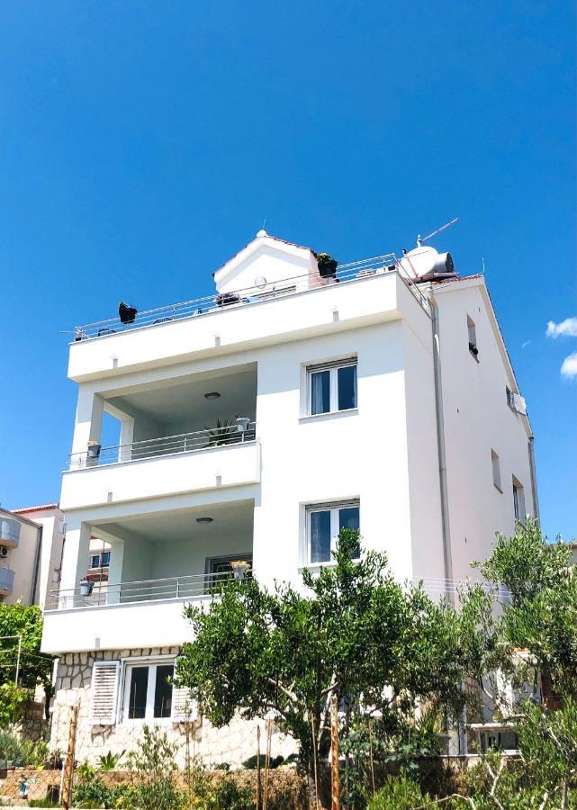 Villa Dani Sea & Pool Apartments โตรกีร์ ภายนอก รูปภาพ