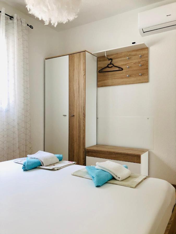 Villa Dani Sea & Pool Apartments โตรกีร์ ภายนอก รูปภาพ