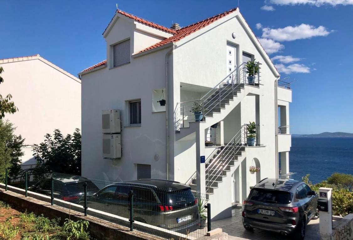 Villa Dani Sea & Pool Apartments โตรกีร์ ภายนอก รูปภาพ